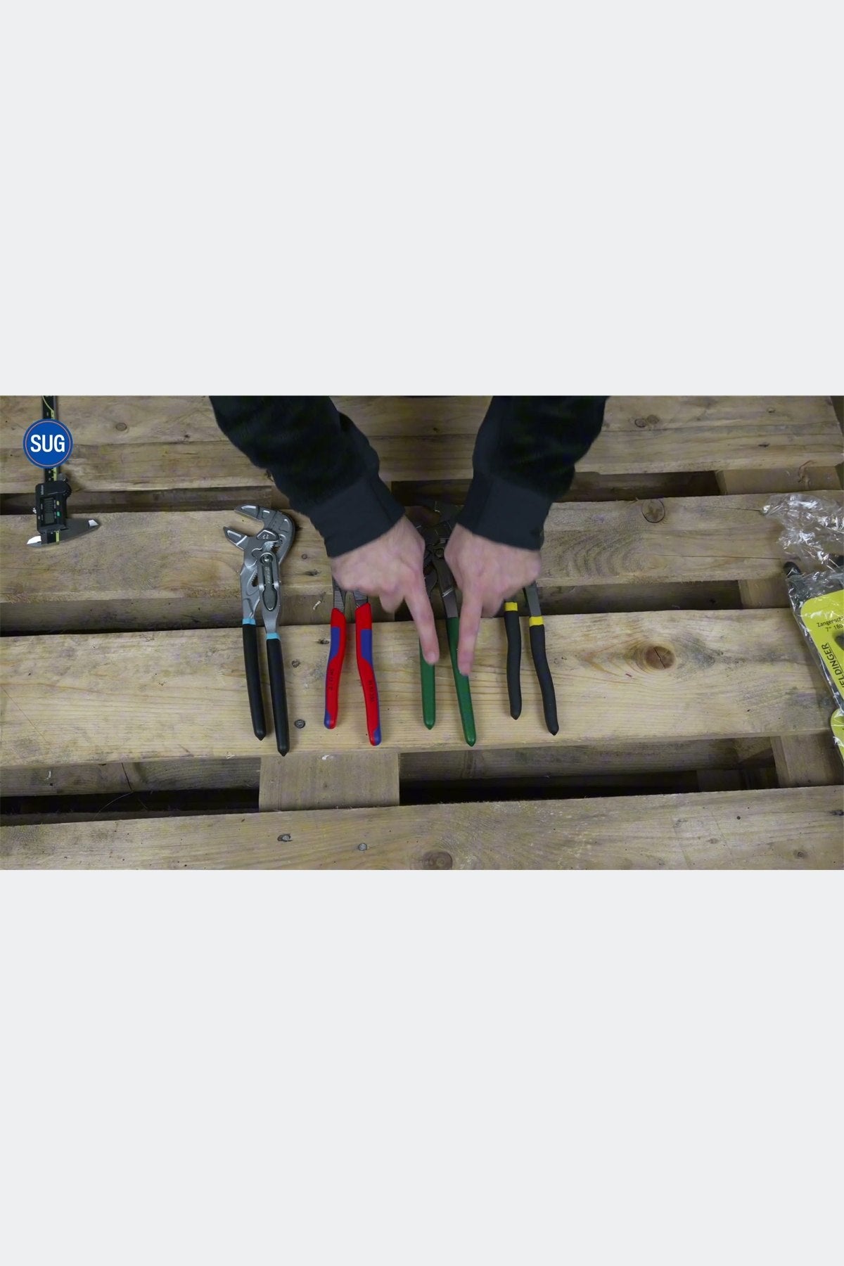 Vier Schlüsselzangen im Griff- und Bauformvergleich nebeneinander: Weldinger, Hazet, Knipex und Parkside.