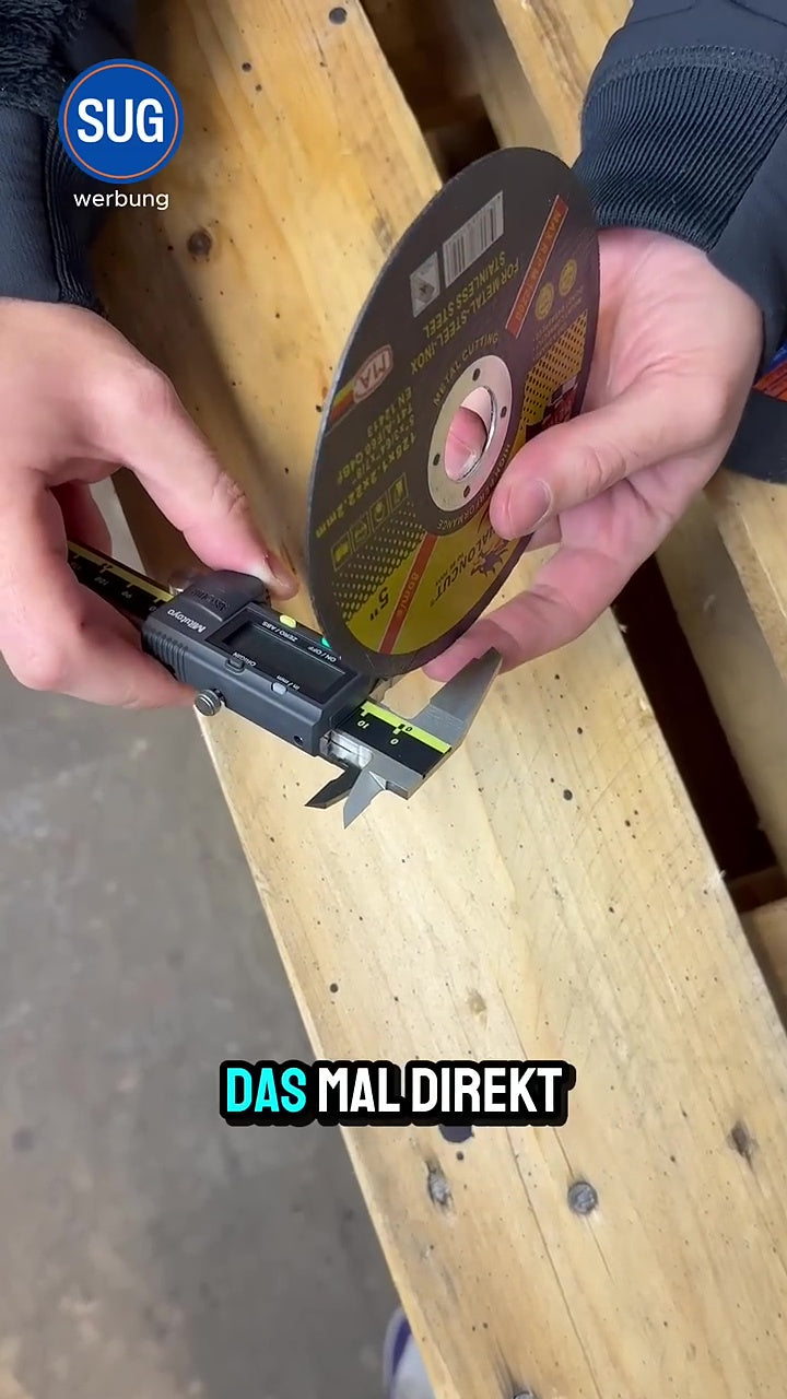 Dickenmessung der günstigen Scheibe mit dem digitalen Messschieber.