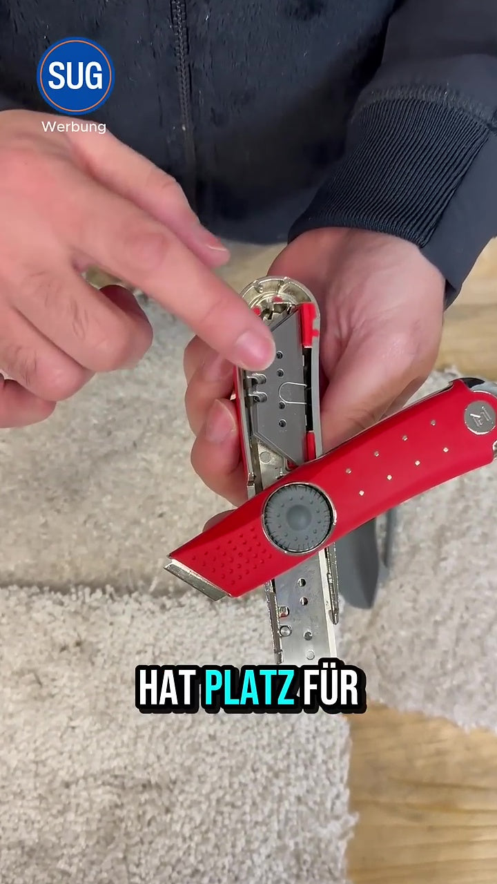 Ein Mozart-Messer beim Öffnen des Klingenmagazins.